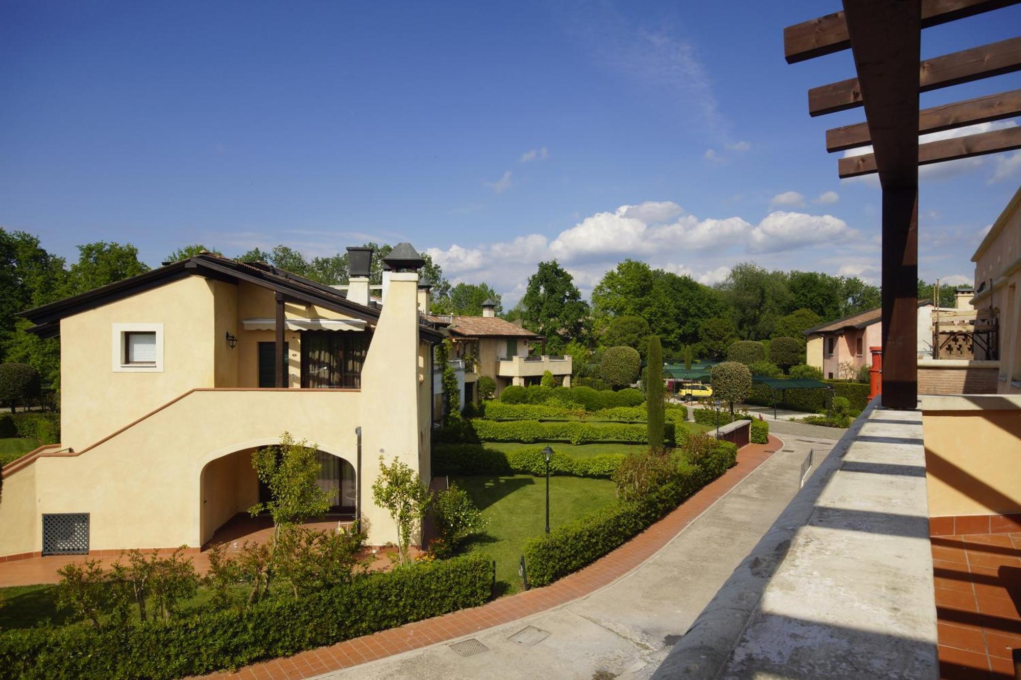 Aparthotel Lugana & Sporting Club - Sermana Village *